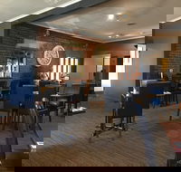 The Darnum Hotel Pub - Click Find