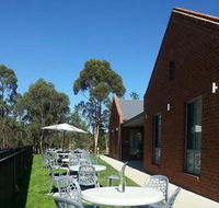Farmers Arms Hotel - Click Find