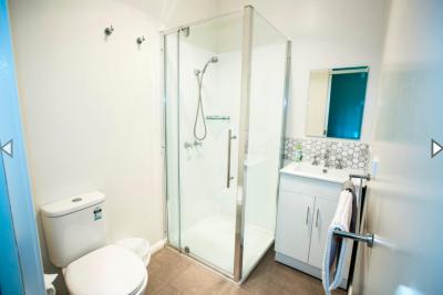 The 12 Apostles Inn / Princetown Tavern - Bet 4u 3