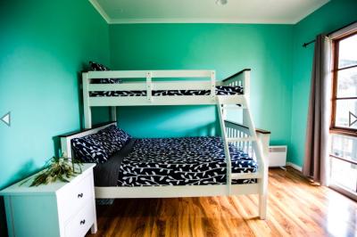 The 12 Apostles Inn / Princetown Tavern - Bet 4u 6