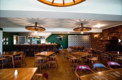 The 12 Apostles Inn / Princetown Tavern - Bet 4u 8