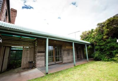 The 12 Apostles Inn / Princetown Tavern - Bet 4u 9