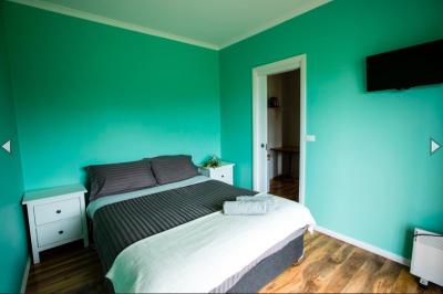 The 12 Apostles Inn / Princetown Tavern - Bet 4u 13