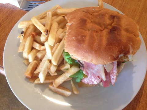 The 12 Apostles Inn / Princetown Tavern - Bet 4u 0