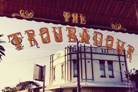 Bar Troubadour - Lawyer Find 0