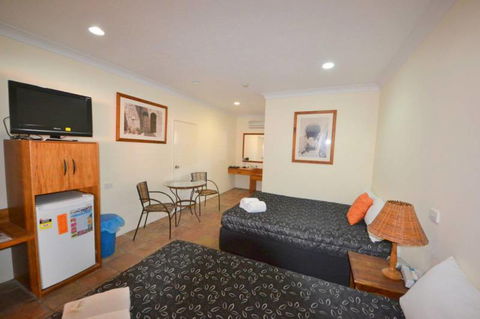 Comfort Inn–Rose Motel - Click Find 1