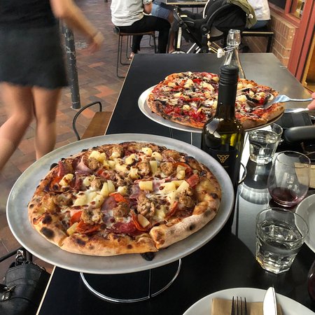 Quattro Pizzeria - Click Find 0