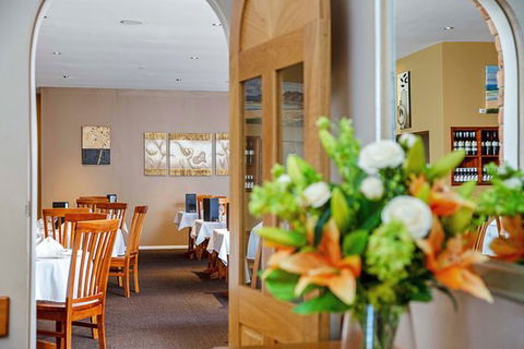 Trappers Steak And Seafood Restaurant - Click Find 0