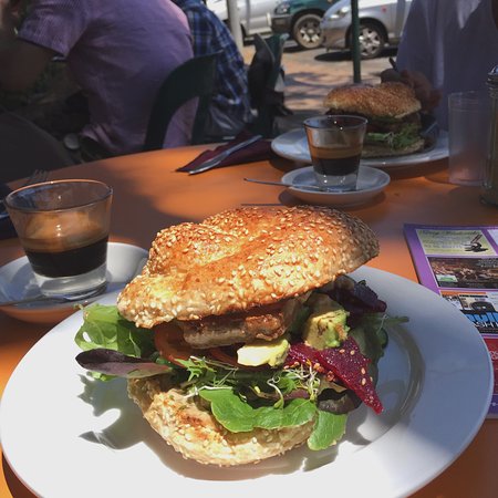 Lulu's Cafe - Click Find 0