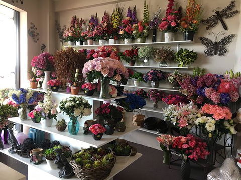 A Classy Touch Forbes Florist - Click Find 0