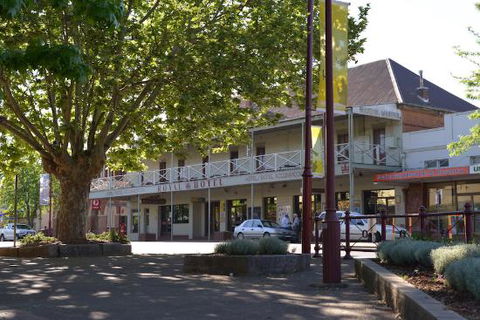 Royal Hotel Restaurant - Click Find 0