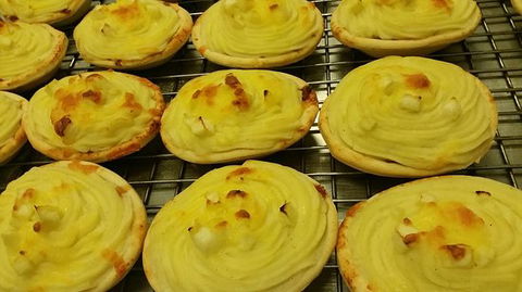 Sutton's Bakery - Click Find 0
