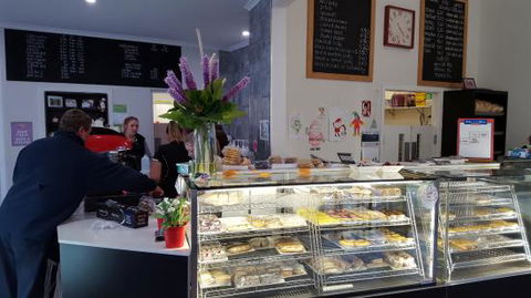 Tumut's Pie In The Sky Bakery - Click Find 0