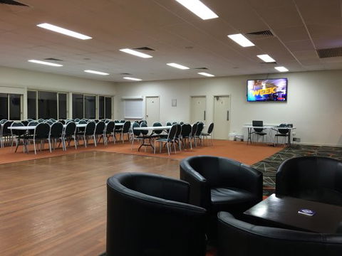 Holbrook Returned Servicemen's Club Restaurant - Click Find 0