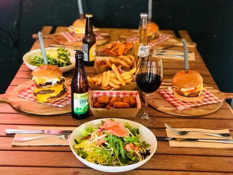 Kyneton Hotel - Click Find 0