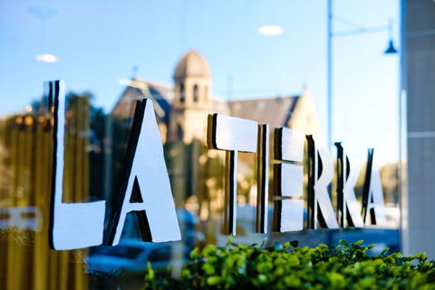 La Tierra Restaurant & Bar - Click Find 1