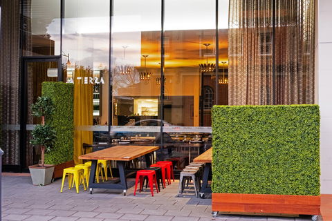 La Tierra Restaurant & Bar - Click Find 2