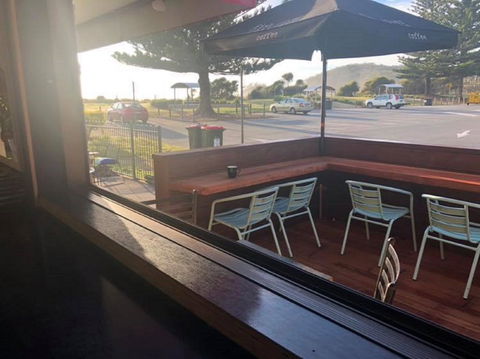 Surf Beach Cafe - Click Find 2