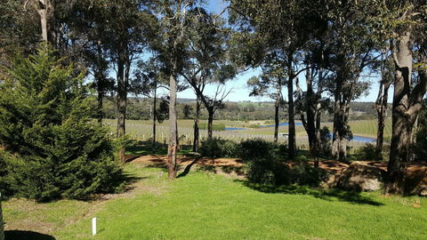 Woodlands Wines - Click Find 0