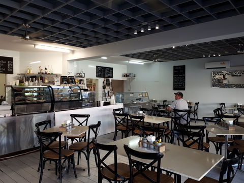 E'Claire's Coffee Shop - Bet 4u 1