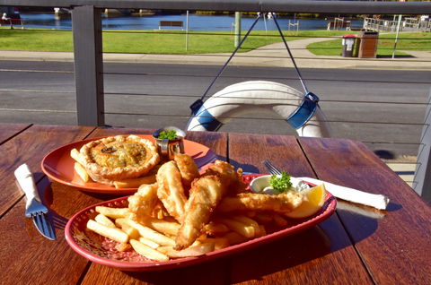 The River Cafe Nelligen - Click Find 1