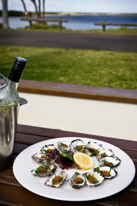 Hedy's Riverside Bistro - Click Find 1