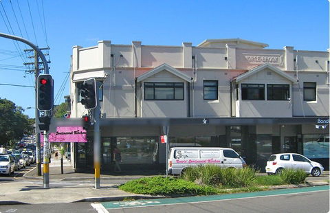 Lewis' Continental Kitchen - Click Find 0
