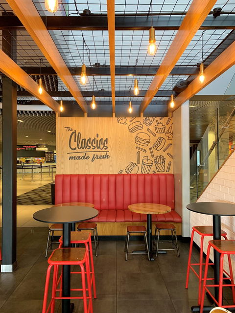 Ruby Chews Burgers And Shakes - Bet 4u 0