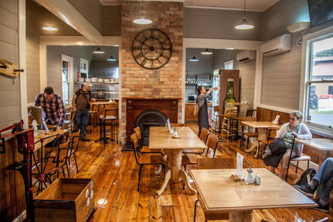 Tracks On Point Cafe - Click Find 0