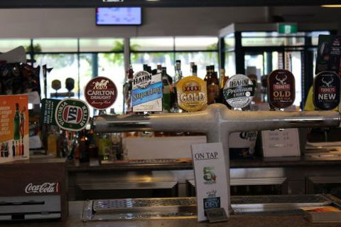 Bonny Hills Beach Hotel - Click Find 2