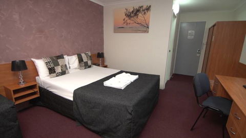 Albert Court Motel - Click Find 1