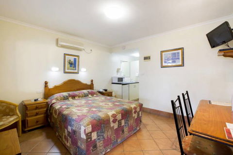 Glenmore Hotel-Motel - Click Find 0