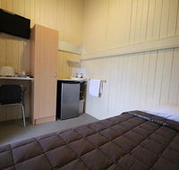 Grand Hotel Mount Morgan - Click Find