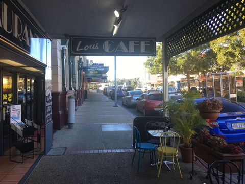 Lou's Cafe Restaurant - Click Find 0