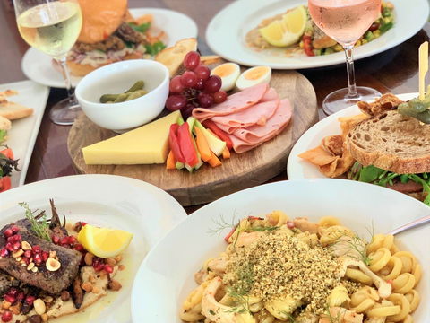 The Pavilions Hotel Terranora - Click Find 1