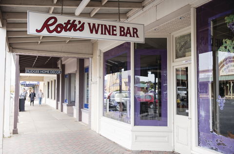 Roth's Wine Bar - Bet 4u 2