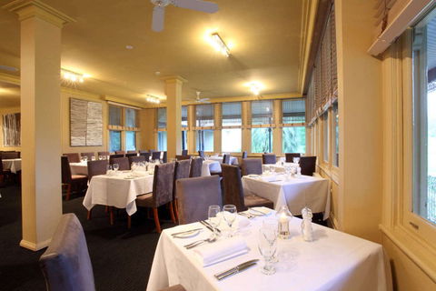 Montfort's Dining Room - Bridge Guide 0