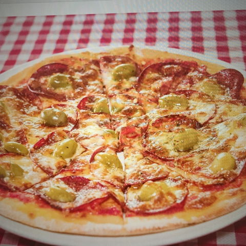 Lucky's Pizzeria - Click Find 0