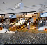 Lindt Chocolate Caf Cockle Bay - Bet 4u