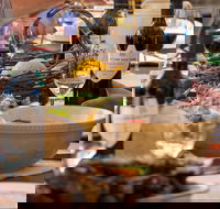 Hutton Vale Farm - Click Find