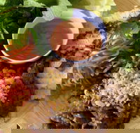 Aunty Ut Restaurant - Click Find