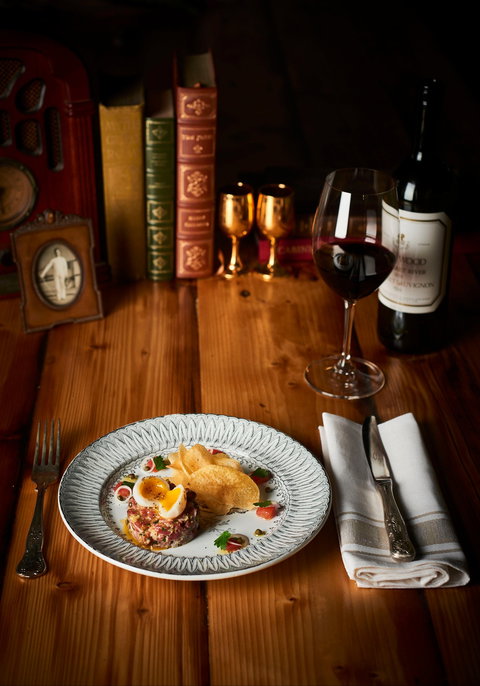 Mayfair Lane Pub And Dining Room - Click Find 2