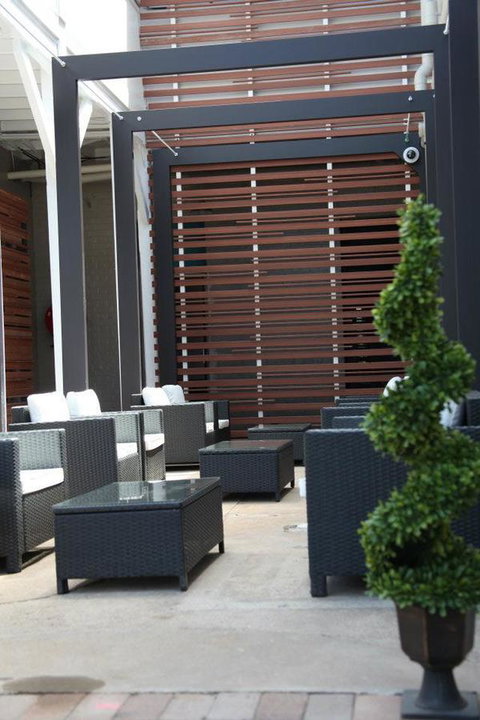 Crossroads Hotel - Local Finder 17