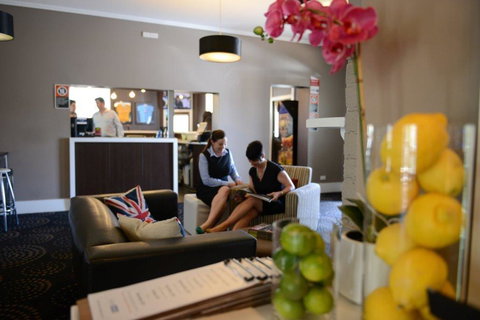 Crossroads Hotel - Local Finder 36