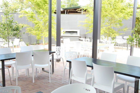 Crossroads Hotel - Local Finder 15