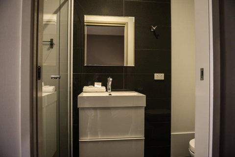 Crossroads Hotel - Local Finder 22