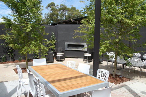 Crossroads Hotel - Local Finder 23