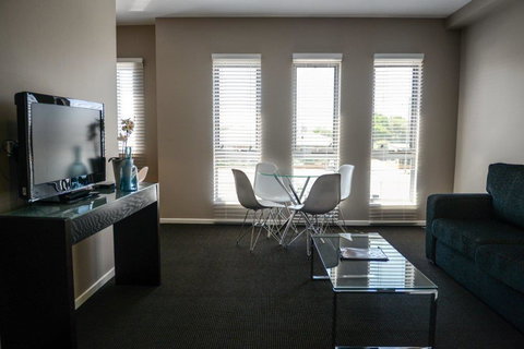 Crossroads Hotel - Local Finder 16