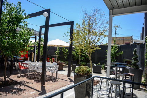 Crossroads Hotel - Local Finder 32