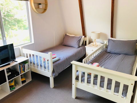 Little Blue Beach House - Lawyer Find 5